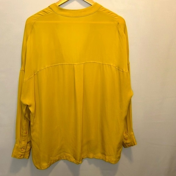 Vince Blouse 100% Silk Chartreuse Color Popover Henley Long Sleeve Oversized M - Picture 9 of 10